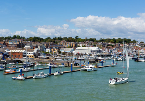 Exploring the Charming Seaside Town of Cowes
